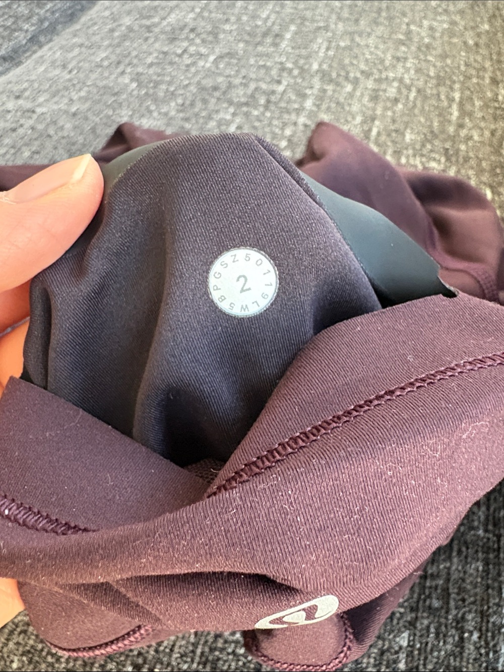 Lululemon In Movement Tight 25” Everlux in Black Cherry Size 2 - Picture 3 of 3